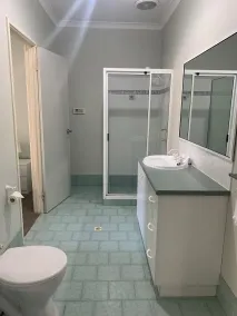 Views on Spencer - Bathroom
