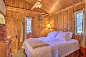 Gemütliche Suttons Bay Cottage w / Shared Dock & Feuerstelle! - Innenbereich