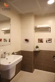 V House 5 Serviced Apartment - Bathroom