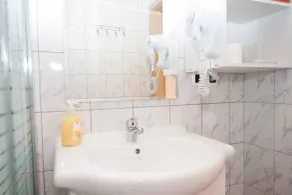 Rooms Garden Zagreb Airport - Bathroom