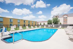 Days Inn by Wyndham Joplin - Piscine