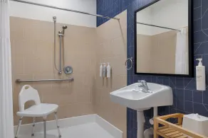 Spark by Hilton California Lexington Park - Salle de bain