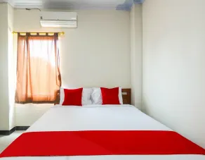 Happy Syariah Hotel near Jombor Mitra RedDoorz - Room