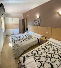 Hostal Les Roques - Habitación