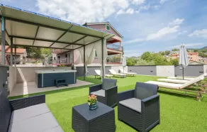 Gorgeous Home In Umcani - Pool