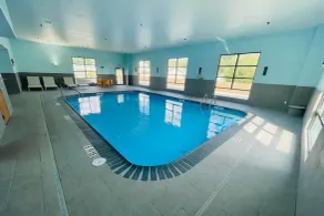Wingate by Wyndham Parkersburg-Vienna - Piscina