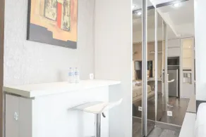 Minimalist And Cozy Studio At Ambassade Kuningan Apartment - Værelse