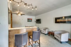 Central Lava Hot Springs Studio w/ Deck & Views! - Intérieur