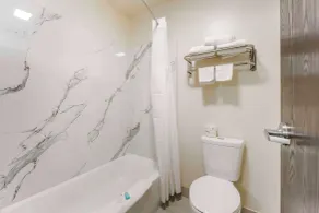 Rodeway Inn La Vale-Cumberland - Salle de bain