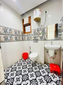 Roomshala Hotel Iotus Villa - Casa de banho
