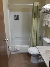 Faribault Hometown Inn & Suites - Badezimmer