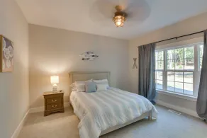 Lovely Kerr Lake House w/ Private Dock! - Intérieur