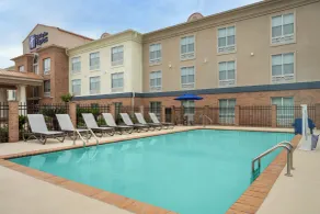 Holiday Inn Express & Suites Alexandria by IHG - Basseng