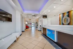 Motel 6-Norman, OK - Hall