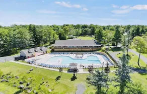 Luxury Retreat with Jacuzzi, Fire Pit and Playroom - Basseng