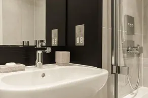 Citystay Living - Vesta Apartments - Bathroom