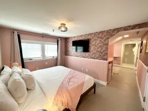 Peninsula Bed & Cocktails - Room