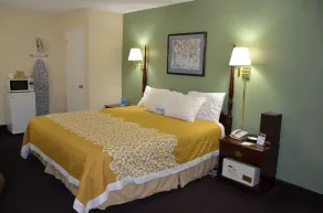 Days Inn by Wyndham Southern Hills/ORU - Room