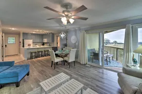 Bright Emerald Isle Condo w/ Private Beach Access! - Interiør
