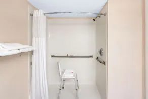 Days Inn by Wyndham Panama City - Bathroom