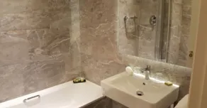 Cork's Vienna Woods Hotel & Villas - Baño