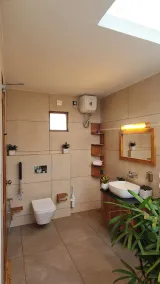 Lakefront Villa with Bathtub & Backwater Views Varkala - Salle de bain