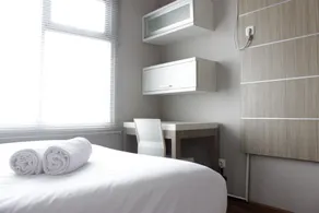 Simply 1BR Apartment at Stanford Jatinangor By Travelio - Værelse