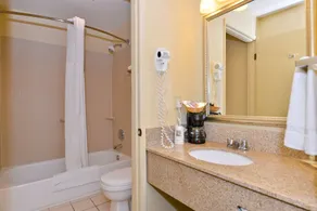Quality Inn & Suites Vancouver - Hazel Dell - Salle de bain