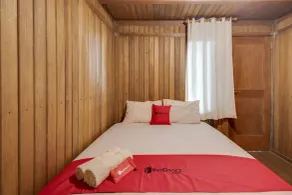 RedDoorz at Omah Kayu Homestay Yogyakarta - Værelse