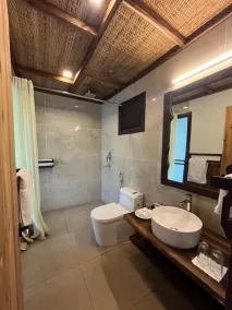 Landmark Farmhouse - Bathroom