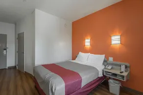 Motel 6 Junction City, KS - Room