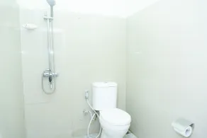 RedDoorz near Alun Alun Madiun - Salle de bain