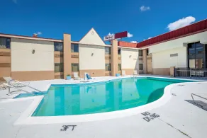 Red Roof Inn & Suites Cincinnati North-Mason - Piscine