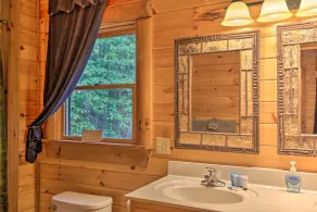 Luxe Blue Ridge Cabin Chasing Dreams w/ Hot Tub - Bad
