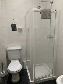 Acer Lodge Guest House - Bathroom