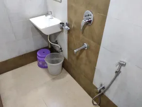 Hotel Dadar Residency near Tata Hospital - Bathroom