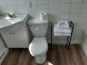 Motel LA RÉFÉRENCE - Salle de bain