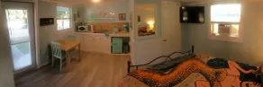 Neptune's Grotto Old Florida Adventure Retreat - Zimmer