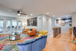 14 Mi to DC: Retreat w/ Patio & Sunroom! - Interni