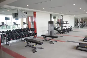 One Pacific Residence with Ocean View - Gimnasio
