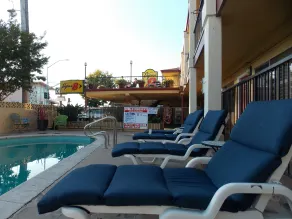 Super 8 by Wyndham Santa Cruz Beach - Piscine