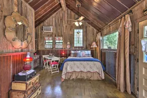 Snuggle Inn Wimberley Cabin w/ Fire Pit + Deck - Innvendig