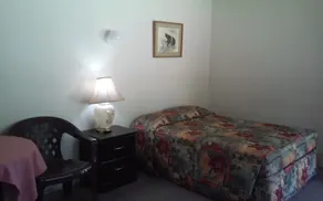 Sunny Valley Motel - Image 1