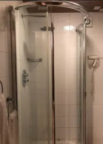Walsh's Hotel and Apartments - Bathroom