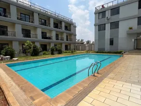 4220 and 4104 Phoenix Studios - Pool
