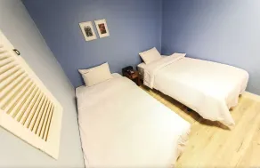 Golden Hill - Camera