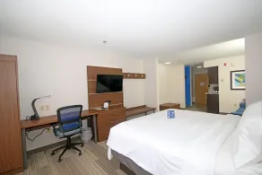 Holiday Inn Express Hotel & Suites Greensboro-East by IHG - Room