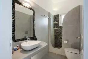 Tania Milos - Bathroom