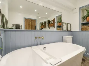 Coast Guard House - Bathroom
