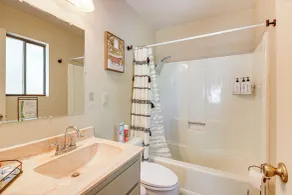 Hot Tub & Sauna: Dewey Getaway w/ Community Perks - Innvendig